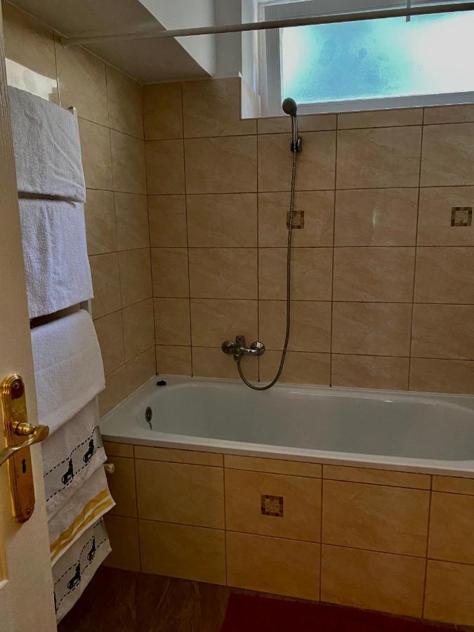 Grande Familia Apartman Apartment Eger Exterior foto